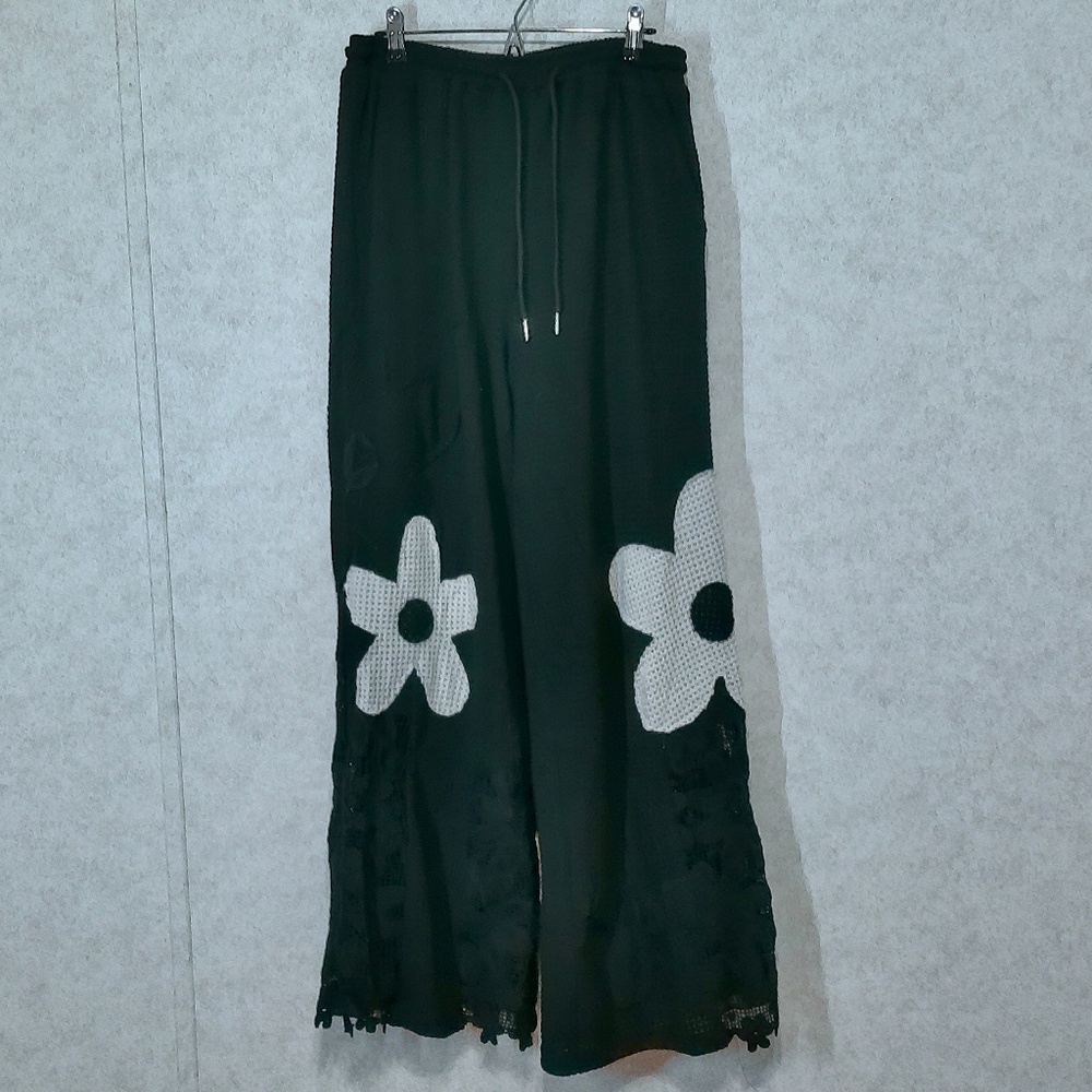 NEW Davi & Dani Waffle Knit Wide Leg Pants with Flower Patch & Lace Size L,M & S - Picture 9 of 15